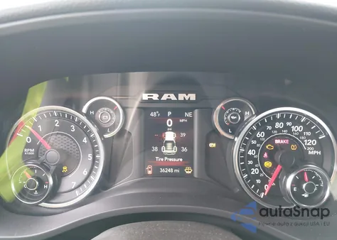 2023 Ram 1500 Big Horn 4X4 5'7 Box z USA, uszkodzony, nr VIN 1C6RRFFG6PN584378